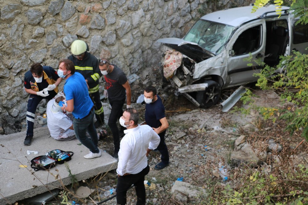 Samsun'da kanal düşen araçtaki yaralılar 'insan zinciri' ile kurtarıldı - 6