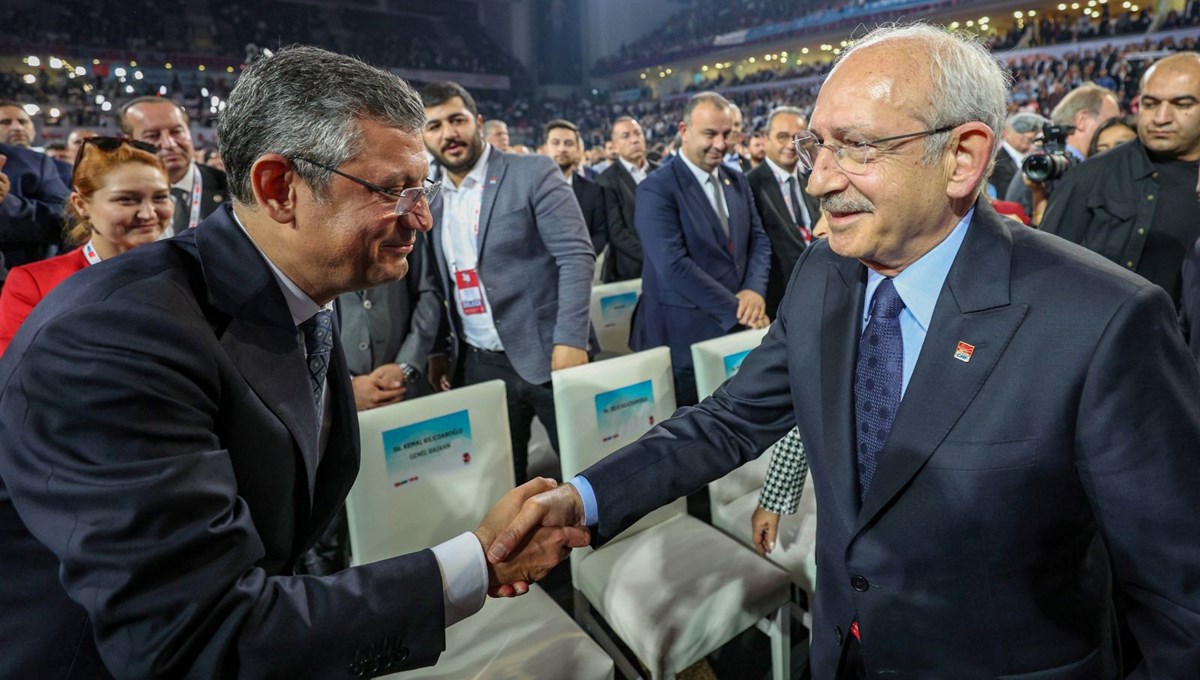 Kemal Kılıçdaroğlu'ndan Özgür Özel'e tebrik Kemal Kılıçdaroğlu'ndan Özgür Özel'e tebrik