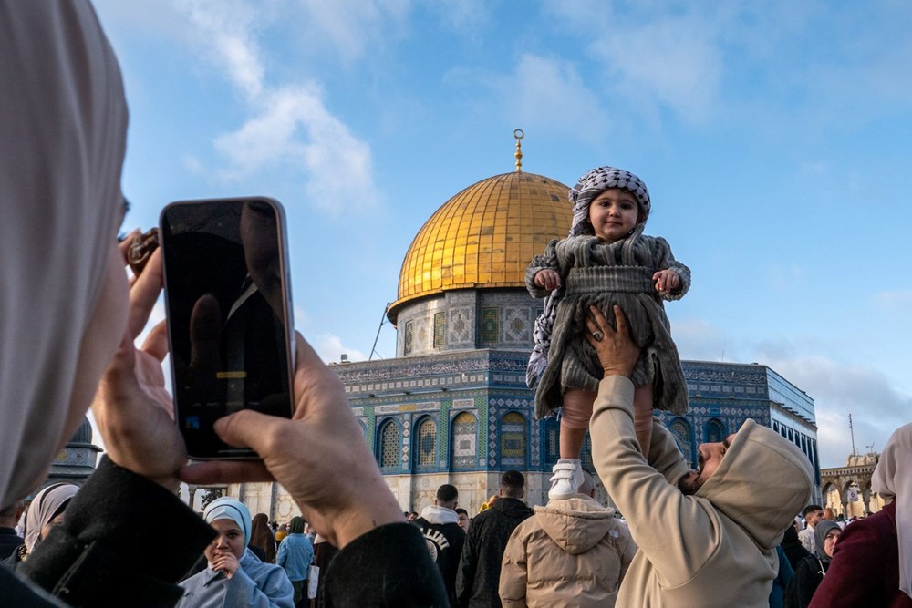 İşgal altında bayram: Mescid-i Aksa'daki namaza 120 bin Filistinli katıldı - 3