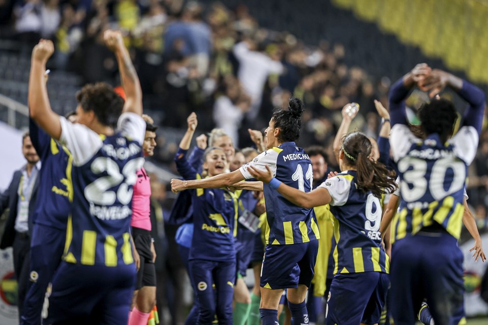 SON DAKİKA: Kadınlar derbisinde kazanan Fenerbahçe - 1