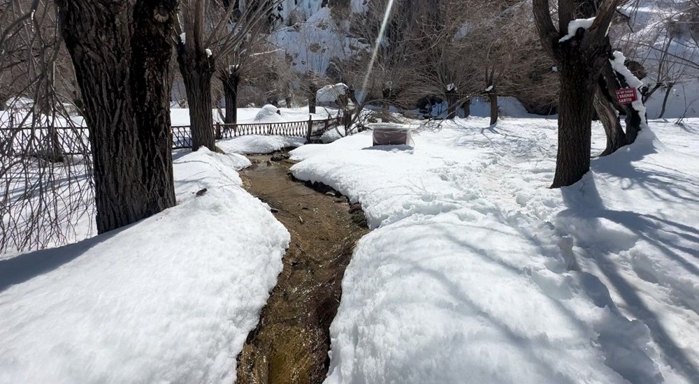 İki Yüzlü Şehir: Aynı Anda Yaz ve Kışın Dansı 75 DBKL8zHlAkiA1bQ0DvNrPA
