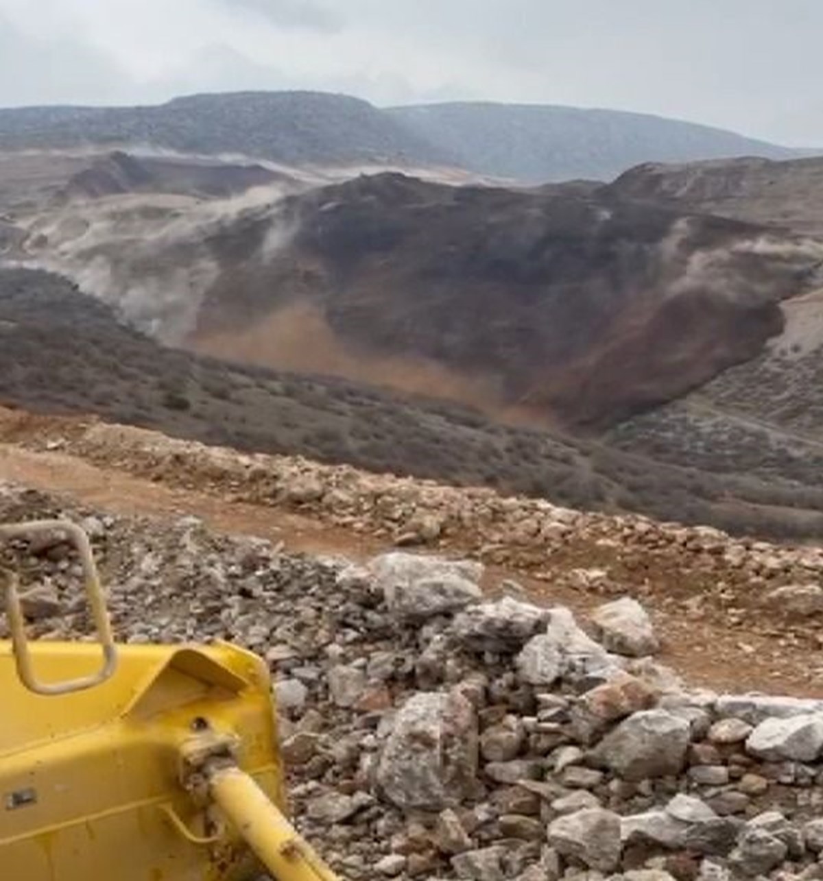 Erzincan İliç’te altın madeninde toprak kayması | 9 işçiden haber alınamıyor, 827 kişiyle arama yapılıyor