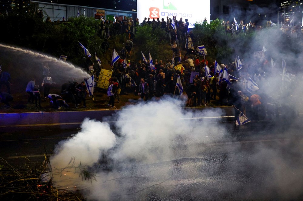 Erteleme kararı protestoları durdurmadı: On binlerce İsrailli sokakta - 6