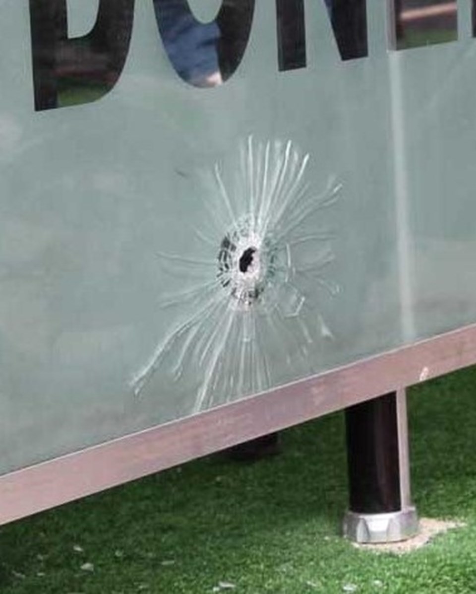 AK Parti seçim bürosunda silahlı saldırı:  1 ölü - 1