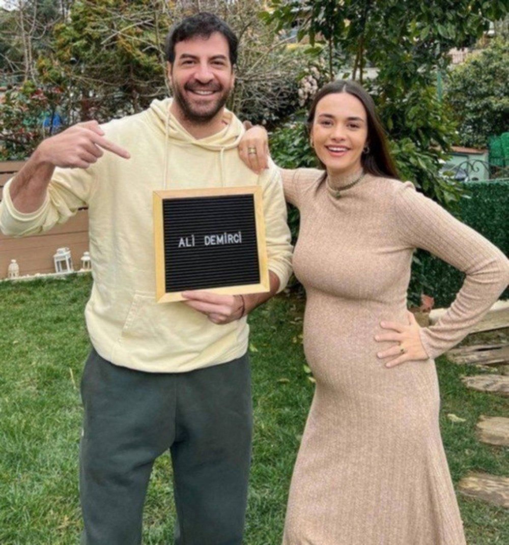 Hande Soral oğlu Ali'nin yüzünü ilk kez gösterdi - 1