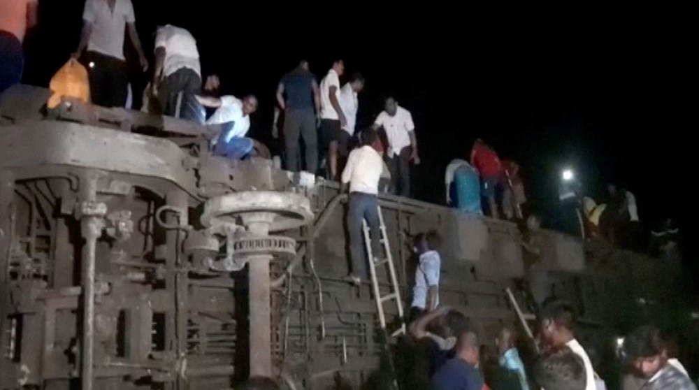 Hindistan'da 3 tren birbirine girdi: 233 ölü, 900'den fazla yaralı - 7