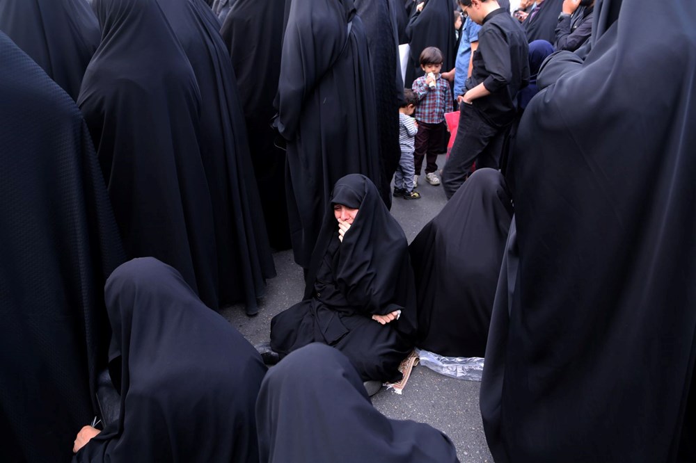 İran Reisi'nin yasını tutuyor - 6