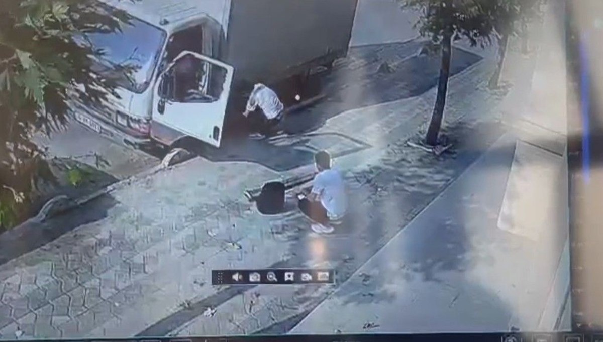 İstanbul’da ilginç hırsızlık | Önce tur attılar, sonra demir kesme makinesiyle aküleri çaldılar İstanbul’da ilginç hırsızlık | Önce tur attılar, sonra demir kesme makinesiyle aküleri çaldılar
