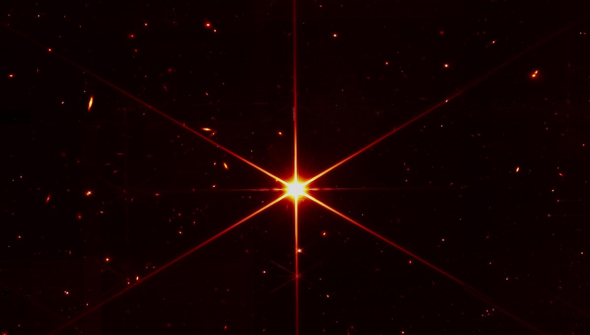 NASA, James Webb'ten gelen ilk ayrıntılı fotoğrafı paylaştı: Evrenin sırlarını çözmeye bir adım daha yaklaşıldı