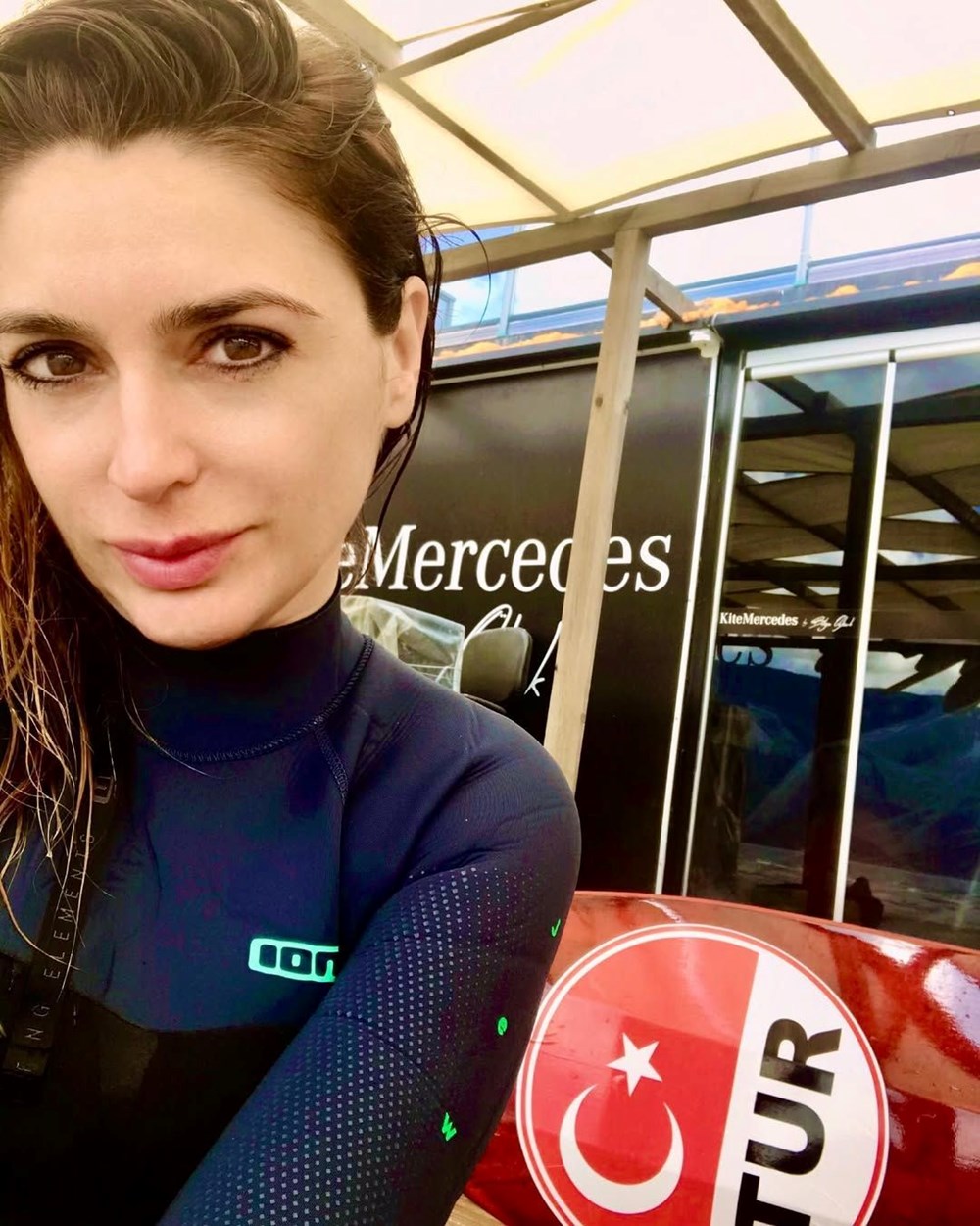 Bilge Öztürk'ün sörf okulu yandı: Çok üzgünüz - 2