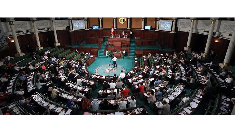 Tunus'ta 'Kabine yeniden güvenoyu alsın' çağrısı