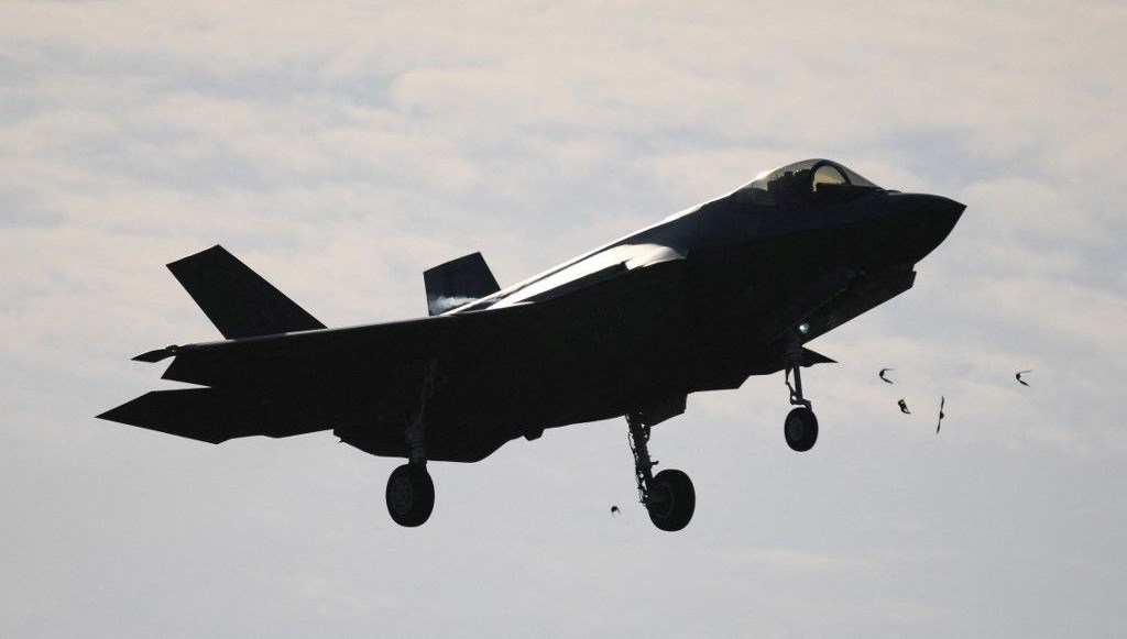 F-35 pilotunun havadaki zor anları