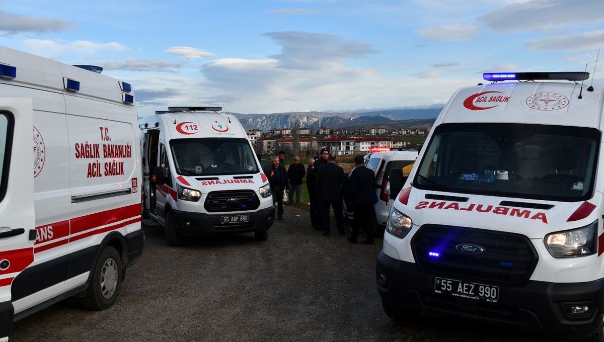 Lise öğrencilerini taşıyan servis devrildi: 20 hafif yaralı