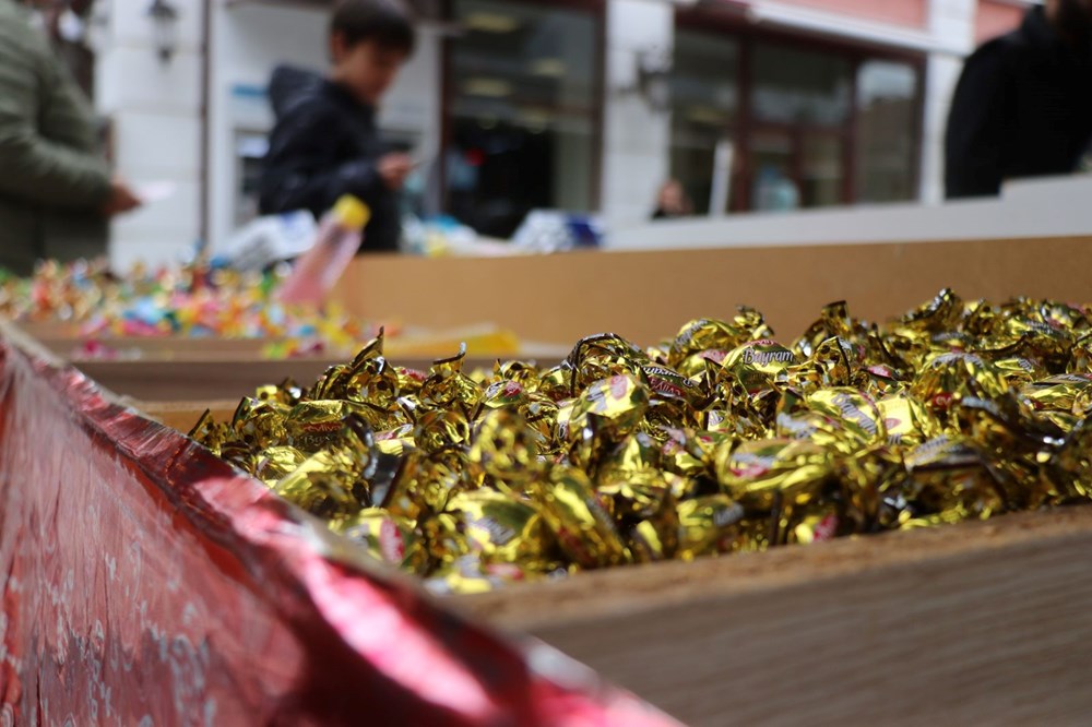 Bayram öncesi tezgahlar renklendi: Çocukları sevindirmenin en uygunu 200 lira - 6