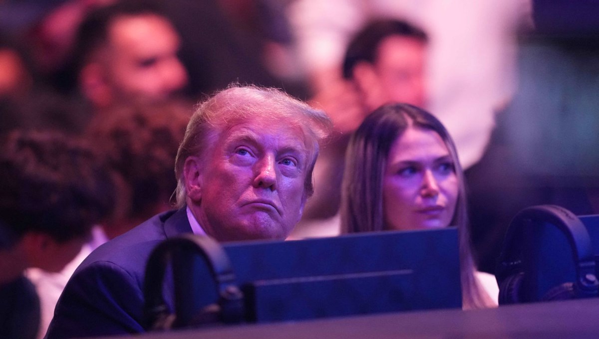 Trump, UFC karşılaşmasında izleyiciler tarafından alkışlandı Trump, UFC karşılaşmasında izleyiciler tarafından alkışlandı