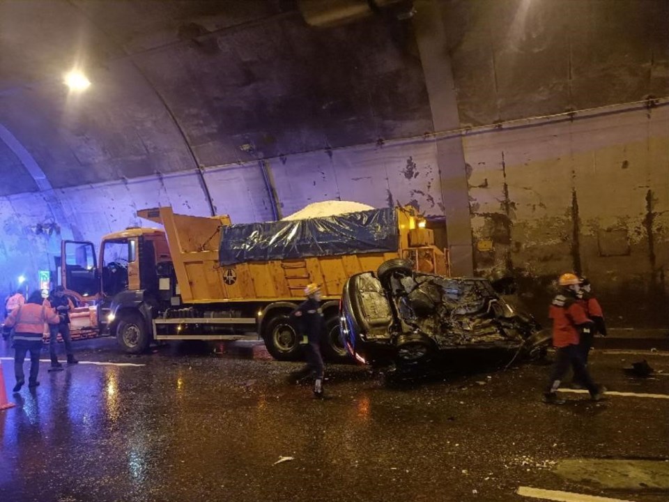 Bolu Dağı Tüneli'nde zincirleme kaza: 1 ölü - 1