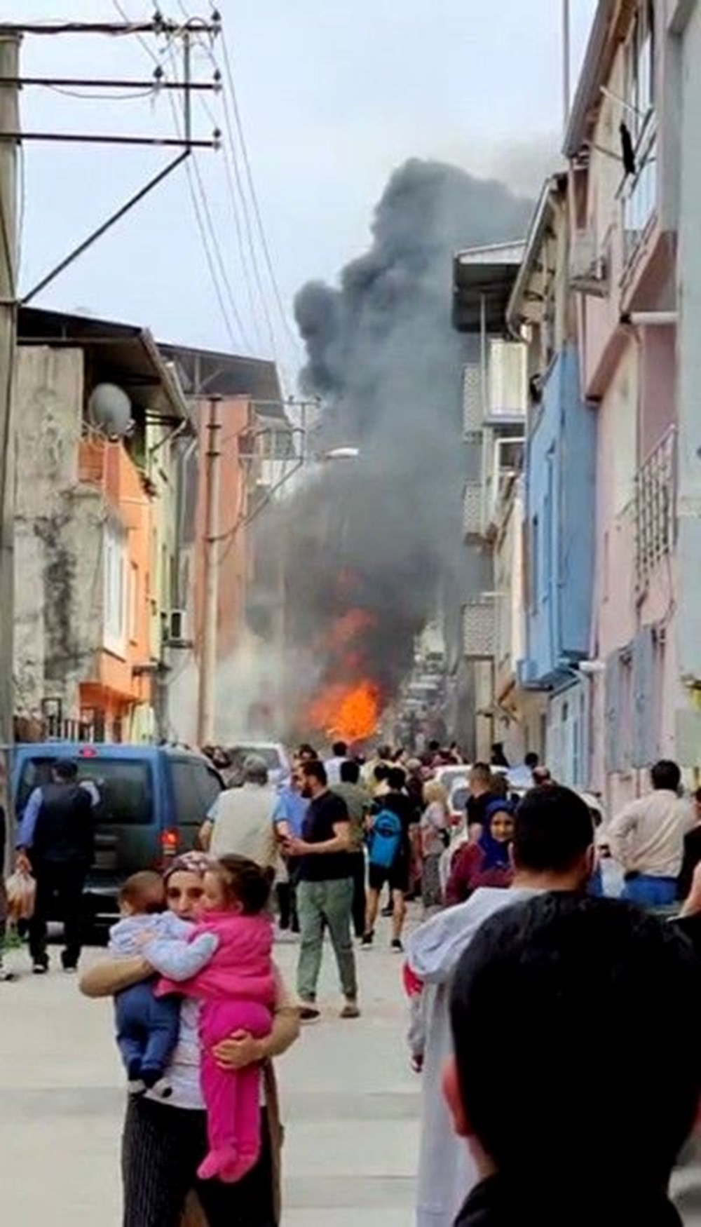 Bursa'da eğitim uçağı evlerin arasına düştü: 2 kişi hayatını kaybetti - 7