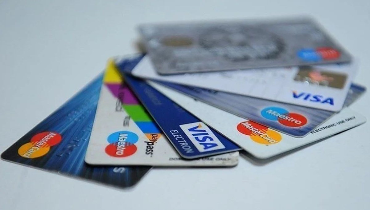 Kredi kartlarından hizmet bedeli alınacak mı? 100 bin lira üzeri limiti olan kartlardan 750 TL kesilecek mi? Kredi kartlarından hizmet bedeli alınacak mı? 100 bin lira üzeri limiti olan kartlardan 750 TL kesilecek mi?