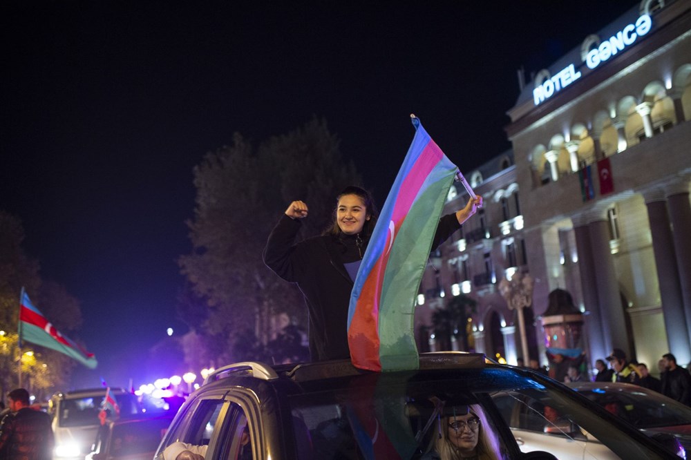 Azerbaycanlılar, Dağlık Karabağ'da varılan anlaşmayı coşkuyla kutluyor - 12