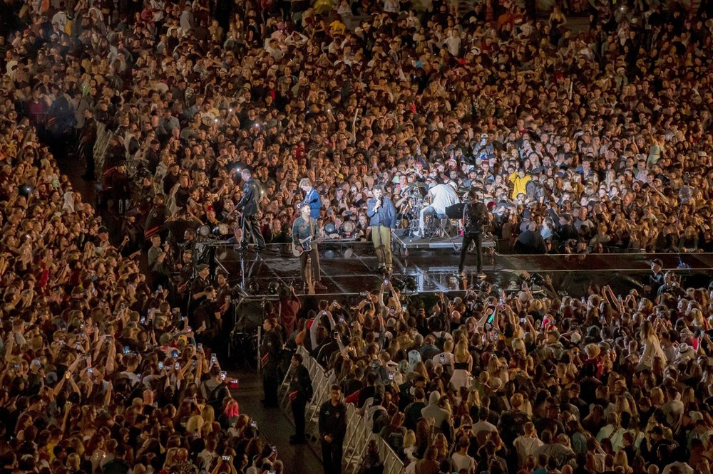 Dünya karantinadayken Yeni Zelanda'da 50 bin kişilik konser - 3