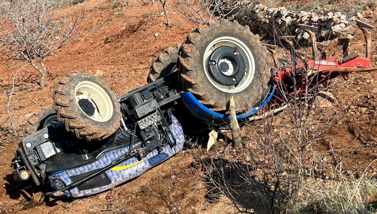 Siirt’te devrilen traktörün sürücüsü yaşamını yitirdi