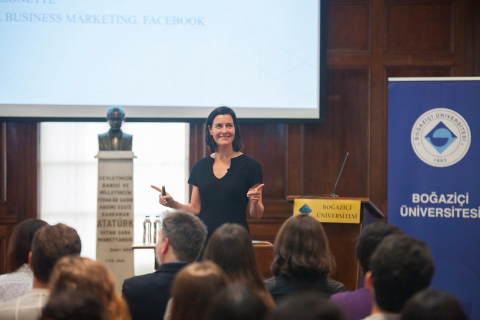 Facebook'un Küresel Kurumsal Pazarlama Başkan Yardımcısı Sarah Personette

