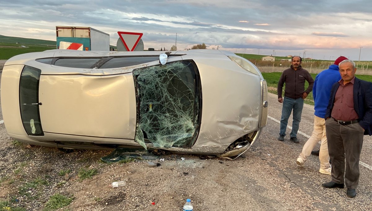 Aksaray'da kaza: Otomobil takla attı burnu bile kanamadı Aksaray'da kaza: Otomobil takla attı burnu bile kanamadı