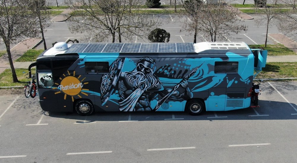 kadin turizmci otobus karavan