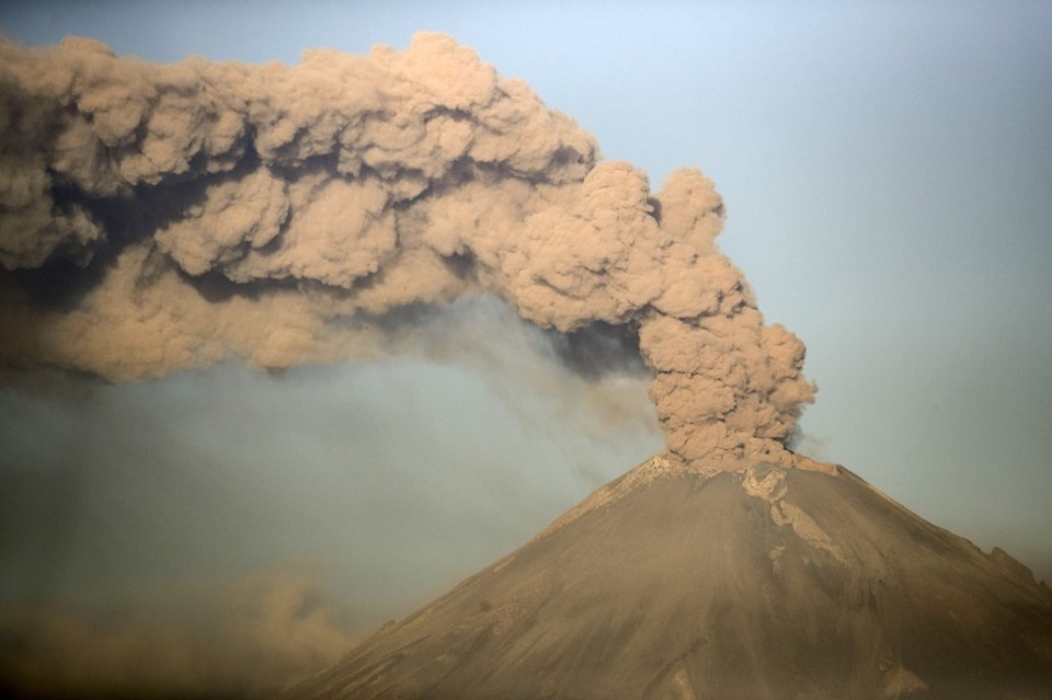 Meksika’daki Popocatepetl Yanardağı’nda 5 yeni patlama meydana geldi - 1