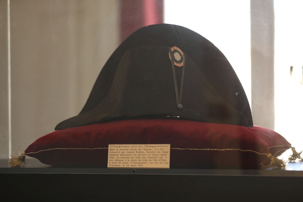 Eski Fransa İmparatoru Napoleon'un şapkası 1,9 milyon euroya alıcı buldu - 1