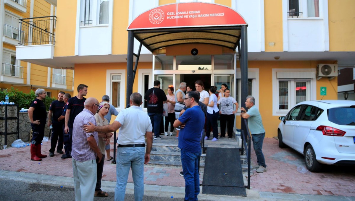 Huzurevinde korkutan yangın: 3 kişi dumandan etkilendi Huzurevinde korkutan yangın: 3 kişi dumandan etkilendi
