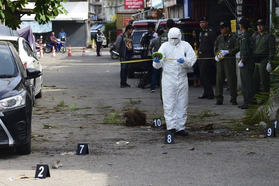 Tayland'da 24 saatte 5 kente 9 bombalı saldırı - 2