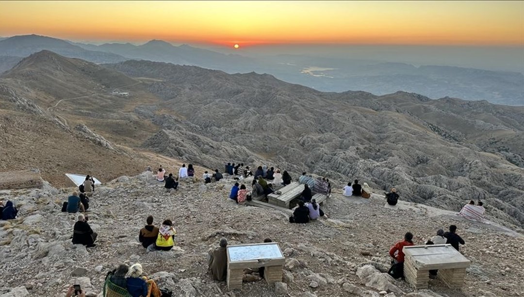2. Kommagene Bienali'nde "Nemrut Gün Doğumu Okumaları" etkinliği yapıldı