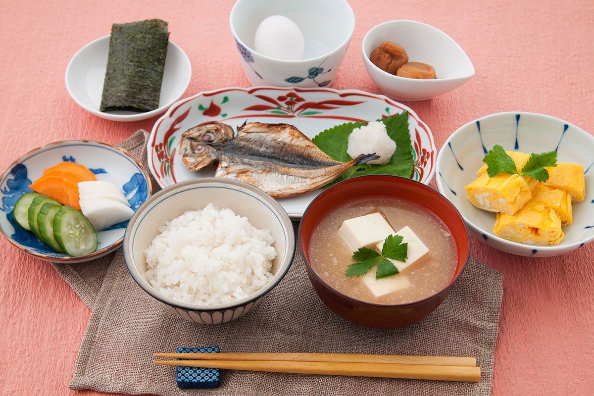 Japanese breakfast. Японский завтрак. Завтрак в Японии. Традиционные японские блюда. Традиционный обед в Японии.