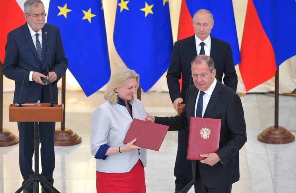 Putin ile dans eden Avusturyalı eski bakan, Rus petrol devinde yönetim kurulu üyesi oldu - 3