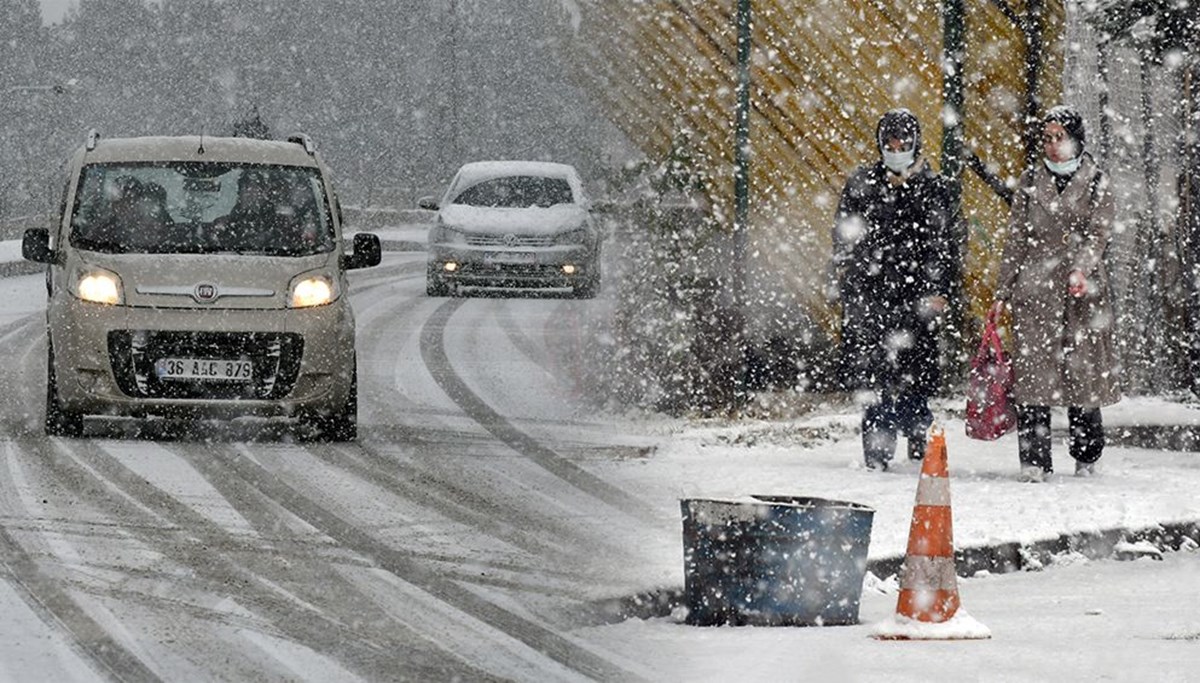 3 kent beyaza büründü