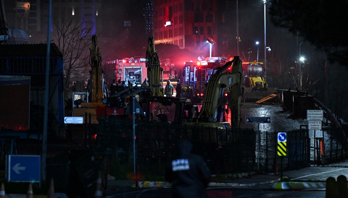 Kartal'daki İBB deposunda çıkan yangın söndürüldü Kartal'daki İBB deposunda çıkan yangın söndürüldü