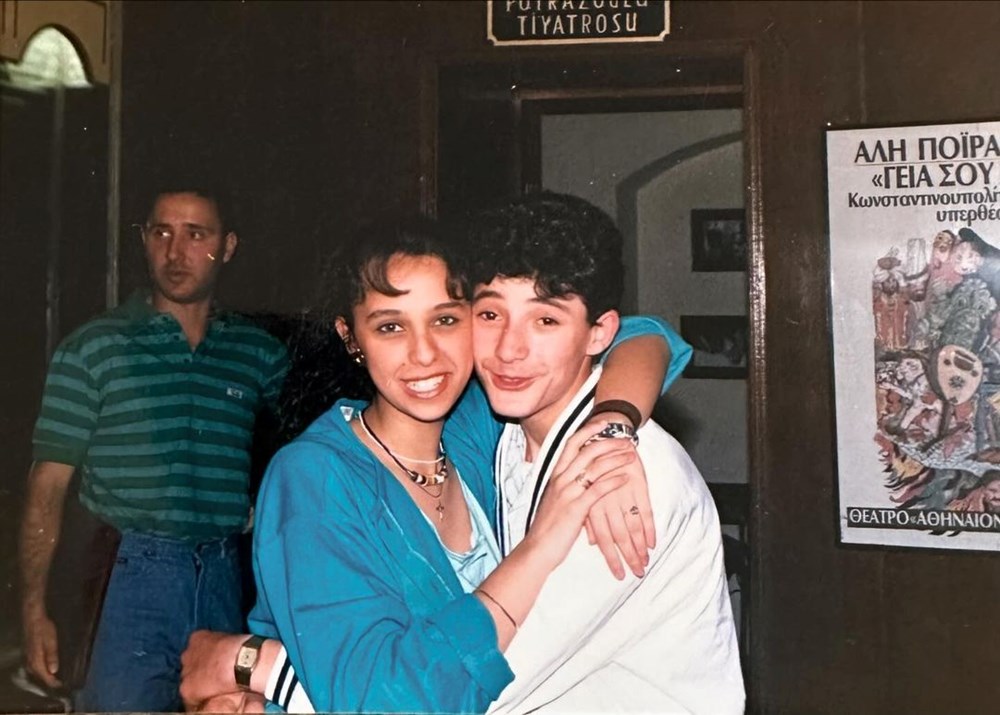 Su Burcu Yazgı Coşkun'dan nostaljik kare (Ünlülerin çocukluk ve gençlik halleri) - 158