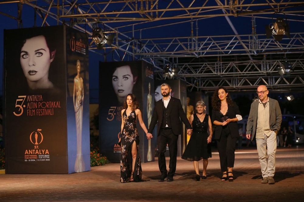 Altın Portakal Film Festivali kırmızı halı geçişiyle başladı - 4