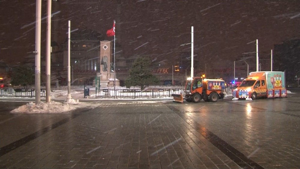 İstanbul'da kar yağışı yeniden etkisini artırdı - 27