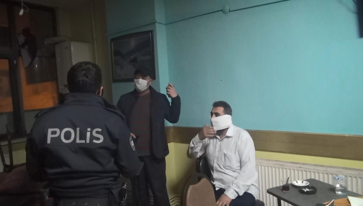 Baskında yakalandı, tuvalet kağıdını maske yaptı Baskında yakalandı, tuvalet kağıdını maske yaptı
