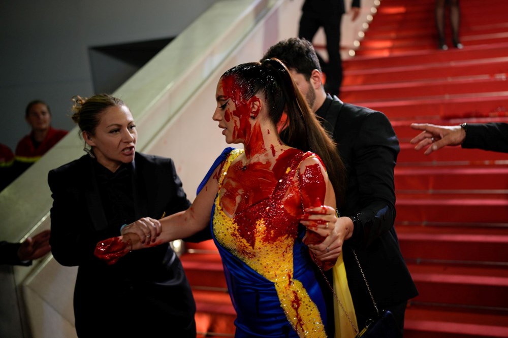 Cannes'da kırmızı halıda kanlı Ukrayna protestosu - 7