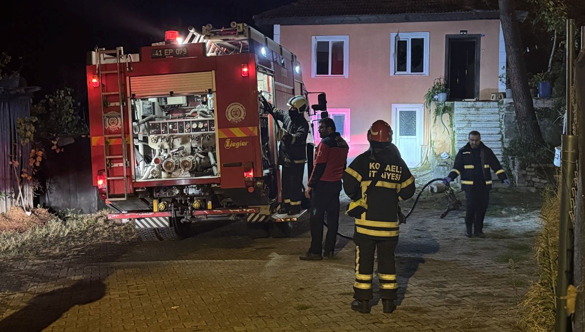 Kocaeli'de evinde yangın çıkan kadın dumandan etkilendi Kocaeli'de evinde yangın çıkan kadın dumandan etkilendi