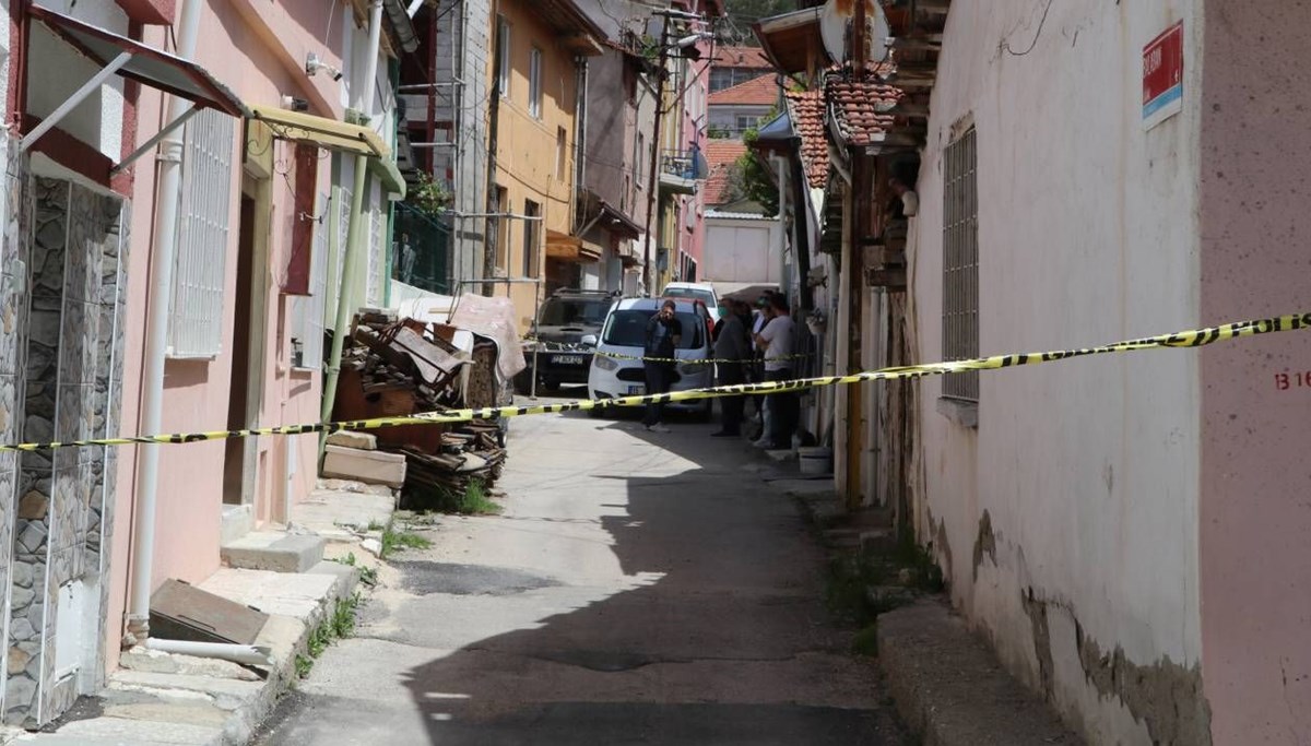 Kötü koku yayıldı, ölü bulundu