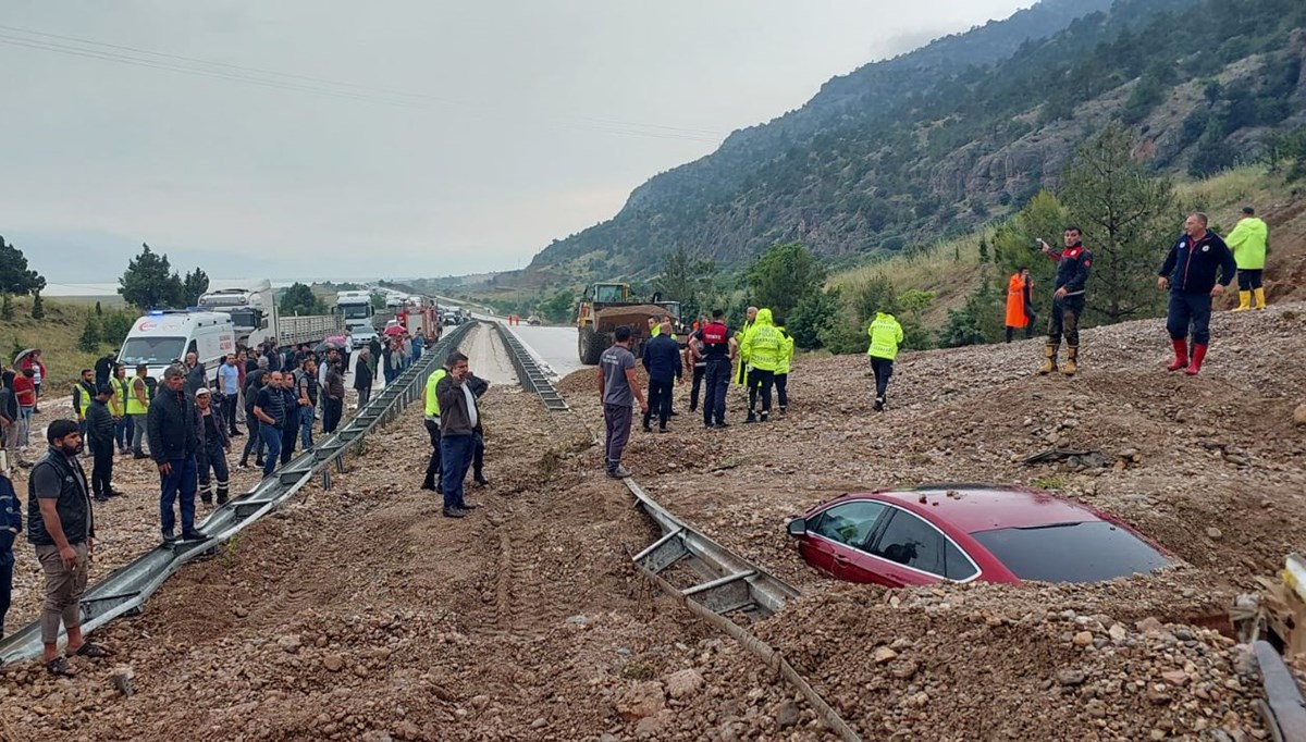 Şiddetli yağış sonrası heyelan: 1 ölü, 1 yaralı