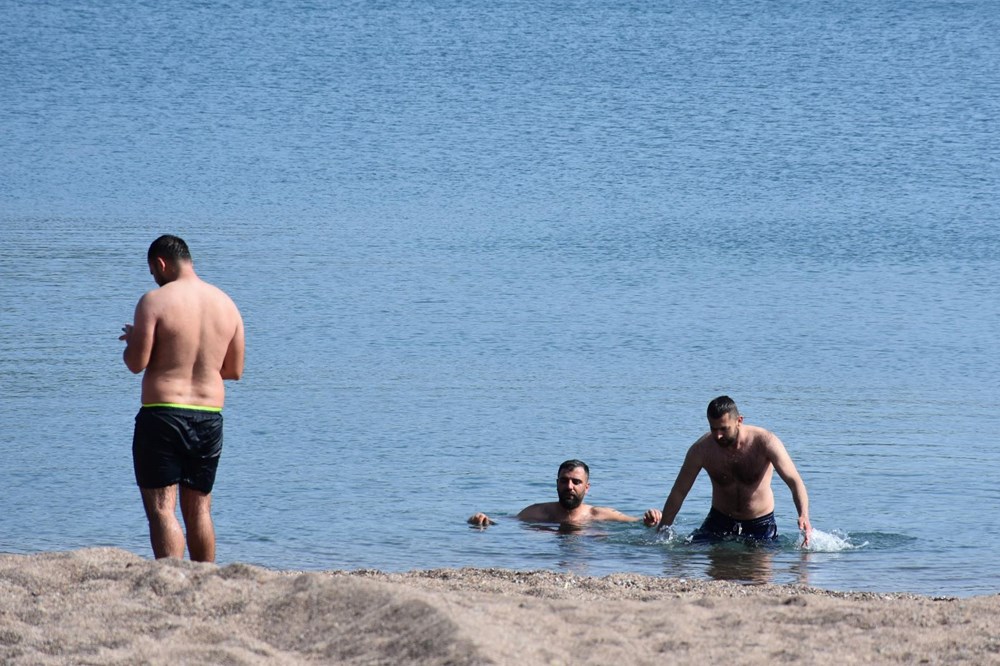 Marmaris'te güneşi gören sahile koştu