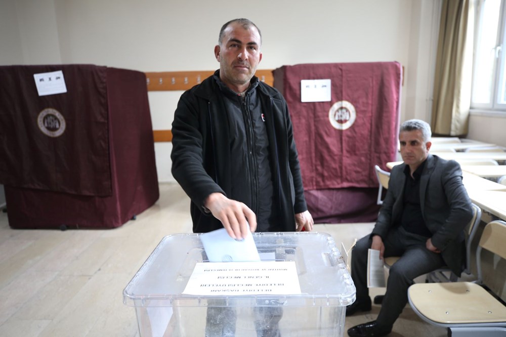Türkiye sandık başında: 81 ilde oy verme işlemi başladı! Oy verme kaçta bitecek? Seçmenler nasıl oy kullanacak? - 3