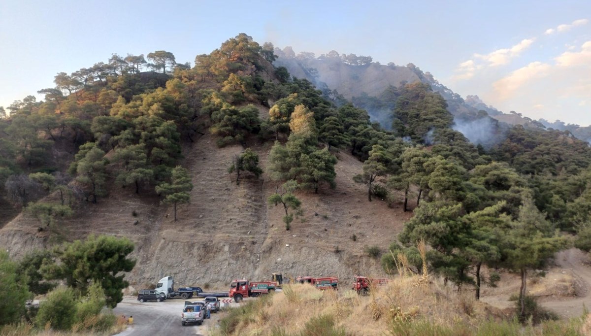 Manisa’daki orman yangını 44 saat sonra kontrol altında Manisa’daki orman yangını 44 saat sonra kontrol altında