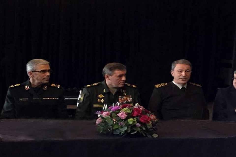 Türk, Rus ve İran genelkurmay başkanları Soçi'de bir araya geldi - 1