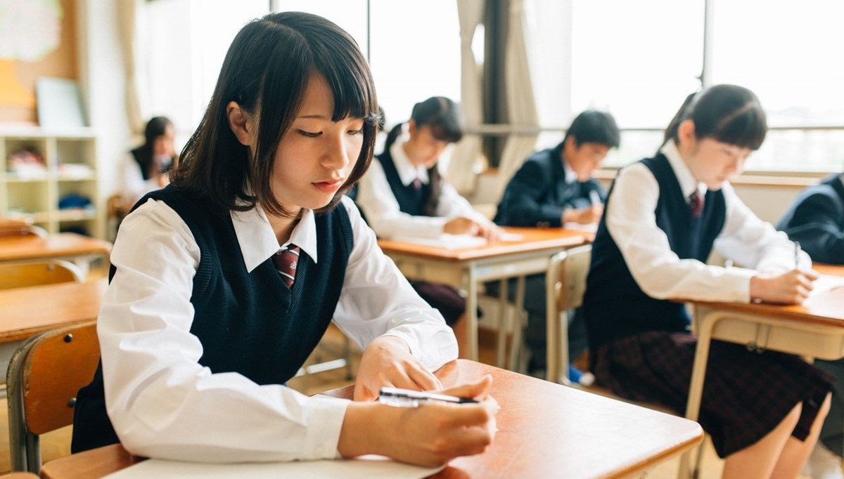 Japonya'da 2020'de Covid-19 nedeniyle rekor sayıda öğrenci devamsızlık yaptı